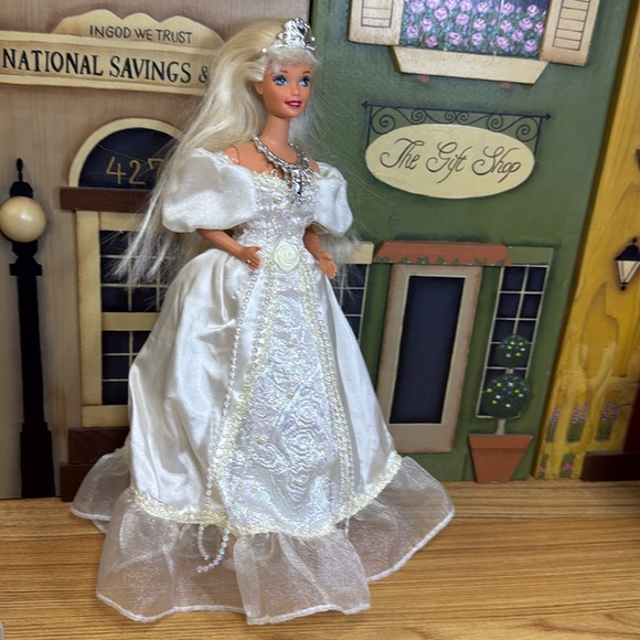 Vintage 1976 Princess Barbie White Glittery Gown - Picture 8 of 12